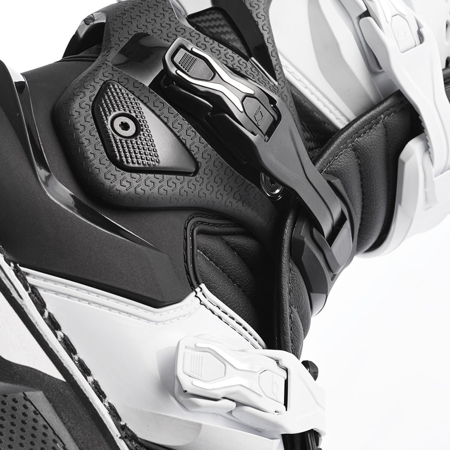 SG22 BOOTS